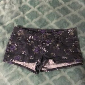 🌼Floral jean shorts🌼